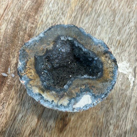 Geode Rock Crystal or Quartz? - Picture 2 of 4